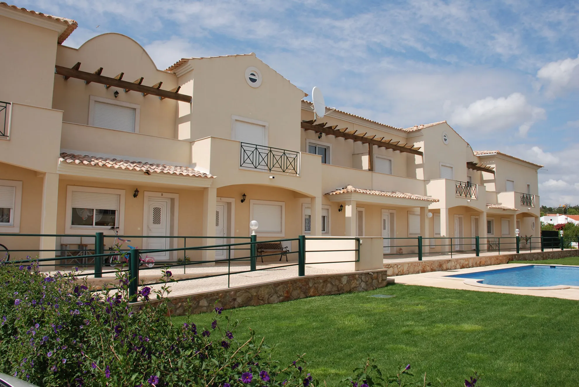 Condominio Jardim das Alfarrobeiras